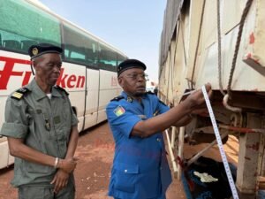 BLA, YANFOLILA, BANCOUMANA ET DISTRICT DE BAMAKO : LES SERVICES DOUANIERS SAISISSENT DES COLIS SUSPECTS, DES PRODUITS DOPANTS, DES DEVISES NON DÉCLARÉES ET DES MARCHANDISES EN CONTREBANDE