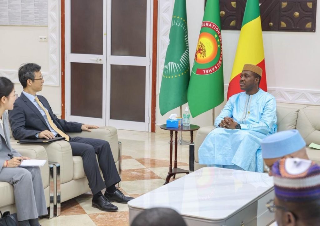 Coopération Mali-Chine : Le Premier ministre Abdoulaye Maïga reçoit le nouvel ambassadeur Xi Xiang Coopération Mali-Chine : Le Premier ministre Abdoulaye Maïga reçoit le nouvel ambassadeur Xi Xiang