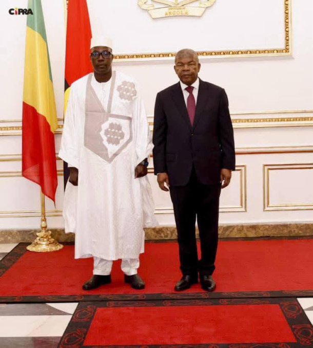 COOPÉRATION BILATÉRALE MALI – ANGOLA : LE NOUVEL AMBASSADEUR DU MALI A PRÉSENTÉ SES LETTRES DE CRÉANCE COOPÉRATION BILATÉRALE MALI – ANGOLA : LE NOUVEL AMBASSADEUR DU MALI A PRÉSENTÉ SES LETTRES DE CRÉANCE