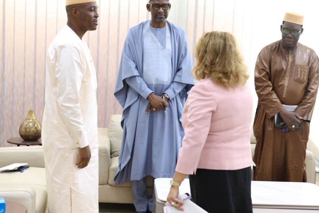 Audience à la Primature : Le Premier ministre reçoit l’Ambassadrice des États-Unis. Audience à la Primature : Le Premier ministre reçoit l’Ambassadrice des États-Unis.